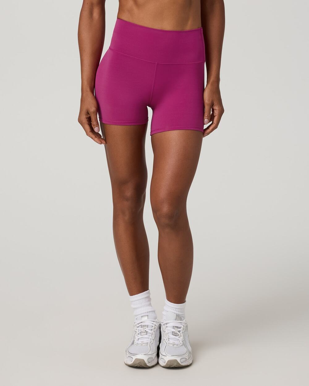VUORI - All the feels 4" short dragonfruit sz Medium